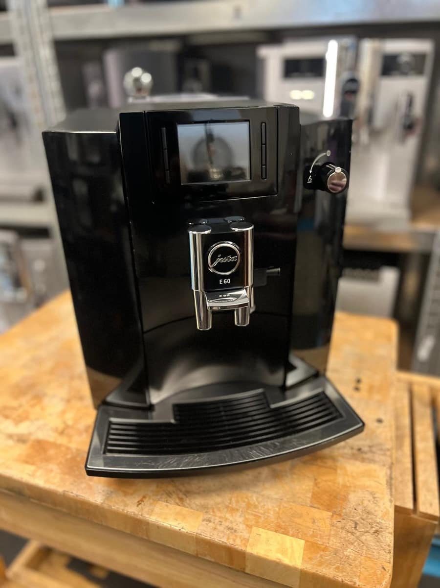 Jura E60 Piano Black — gereviseerd door MMV BeanGenius
